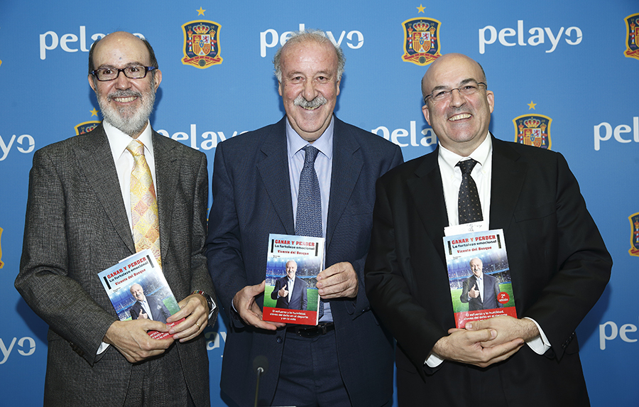Vicente del Bosque presenta su libro "Ganar y perder. La fortaleza emocional" con el apoyo de Pelayo